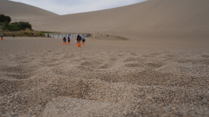 鳴沙山的砂粒有五種顏色