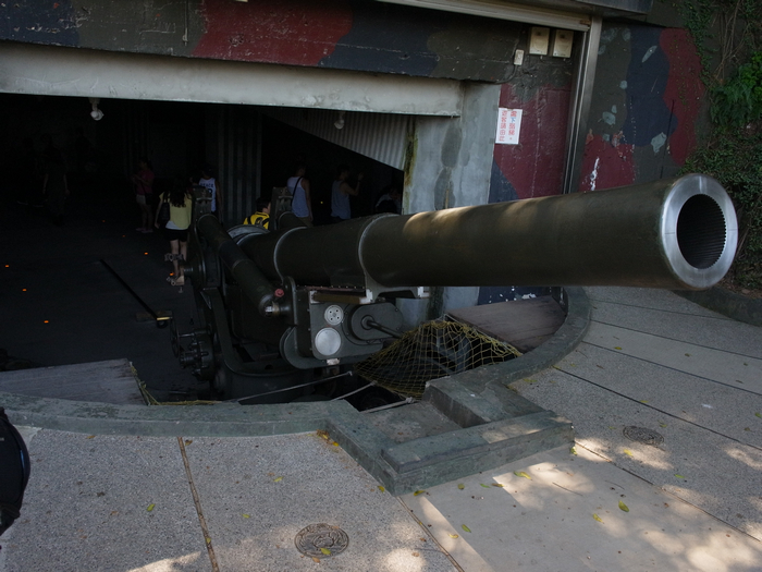 獅山砲陣地砲操使用的榴彈砲